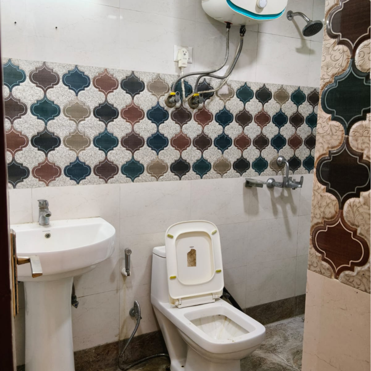 Team Area, saya-gold-avenue 4 Bedroom 2370 Sq.Ft. Apartment In Vaibhav Khand Ghaziabad 9549653