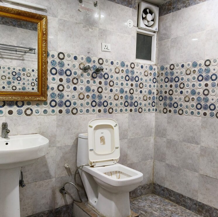 Bathroom, saya-gold-avenue 4 Bedroom 2370 Sq.Ft. Apartment In Vaibhav Khand Ghaziabad 9549653