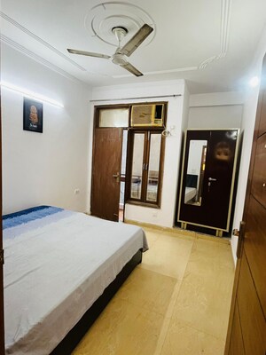 Room in 1 BHK Builder Floor at Saket – for Rent