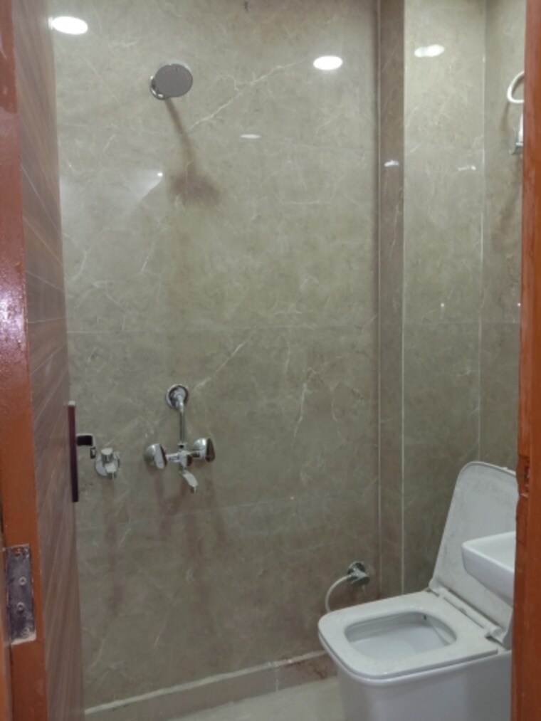 Bathroom, dwarka mor 1 Bedroom 405 Sq.Ft. Builder Floor In Dwarka Mor Delhi 9549662