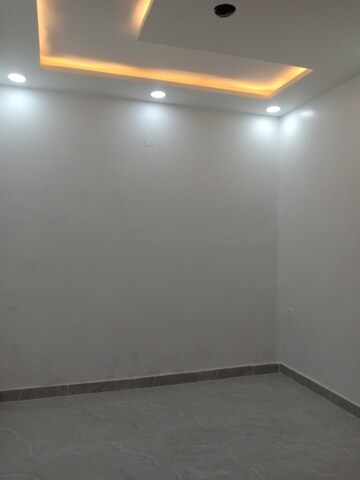 Room in 2 BHK Builder Floor at Dwarka Mor – for Sale