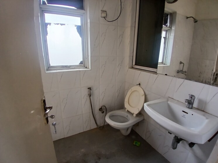 Bathroom, dlf-regency-park-i 2 Bedroom 1106 Sq.Ft. Apartment In Dlf Phase iv Gurgaon 9549701