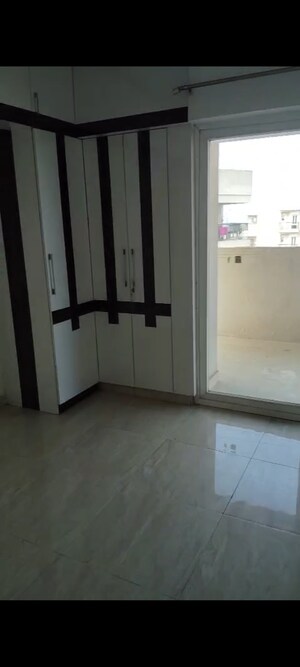 Room in 2 BHK Apartment at Gaur City 2 - 14th Avenue, Sector 16c Greater Noida – for Rent
