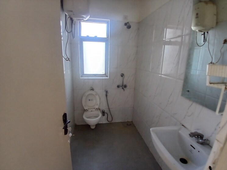 Bathroom, dlf-regency-park-i 2 Bedroom 1108 Sq.Ft. Apartment In Dlf Phase iv Gurgaon 9549721