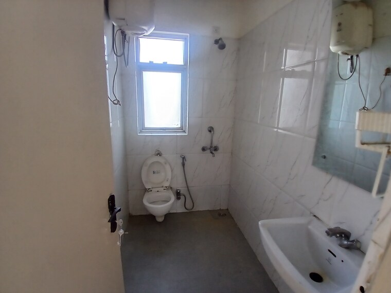 Bathroom, dlf-regency-park-i 2 Bedroom 1108 Sq.Ft. Apartment In Dlf Phase iv Gurgaon 9549721