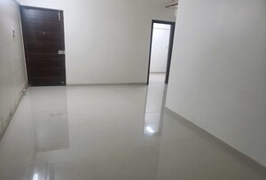 Room in 2 BHK Apartment at Bini Winspace Amelio, Andheri West – for Rent
