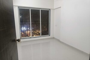 Room in 2 BHK Apartment at Bini Winspace Amelio, Andheri West – for Rent