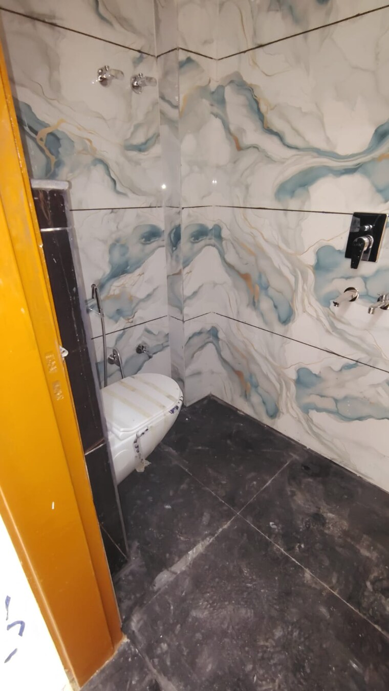 Bathroom, dwarka mor 3 Bedroom 900 Sq.Ft. Builder Floor In Dwarka Mor Delhi 9549750