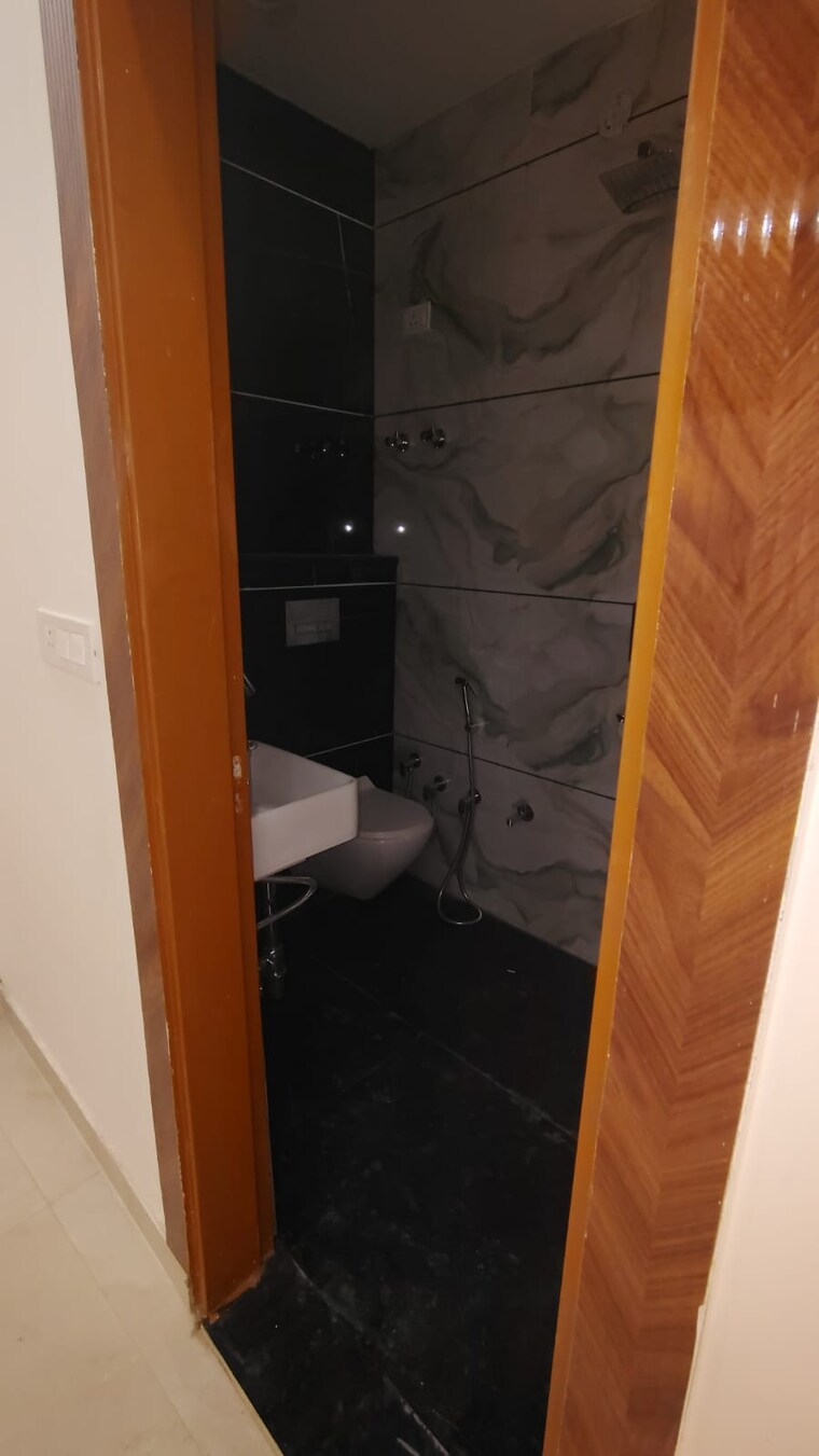 Bathroom, dwarka mor 3 Bedroom 900 Sq.Ft. Builder Floor In Dwarka Mor Delhi 9549750