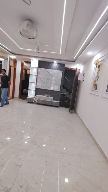 Parking in 3 BHK Builder Floor at Dwarka Mor – for Rent