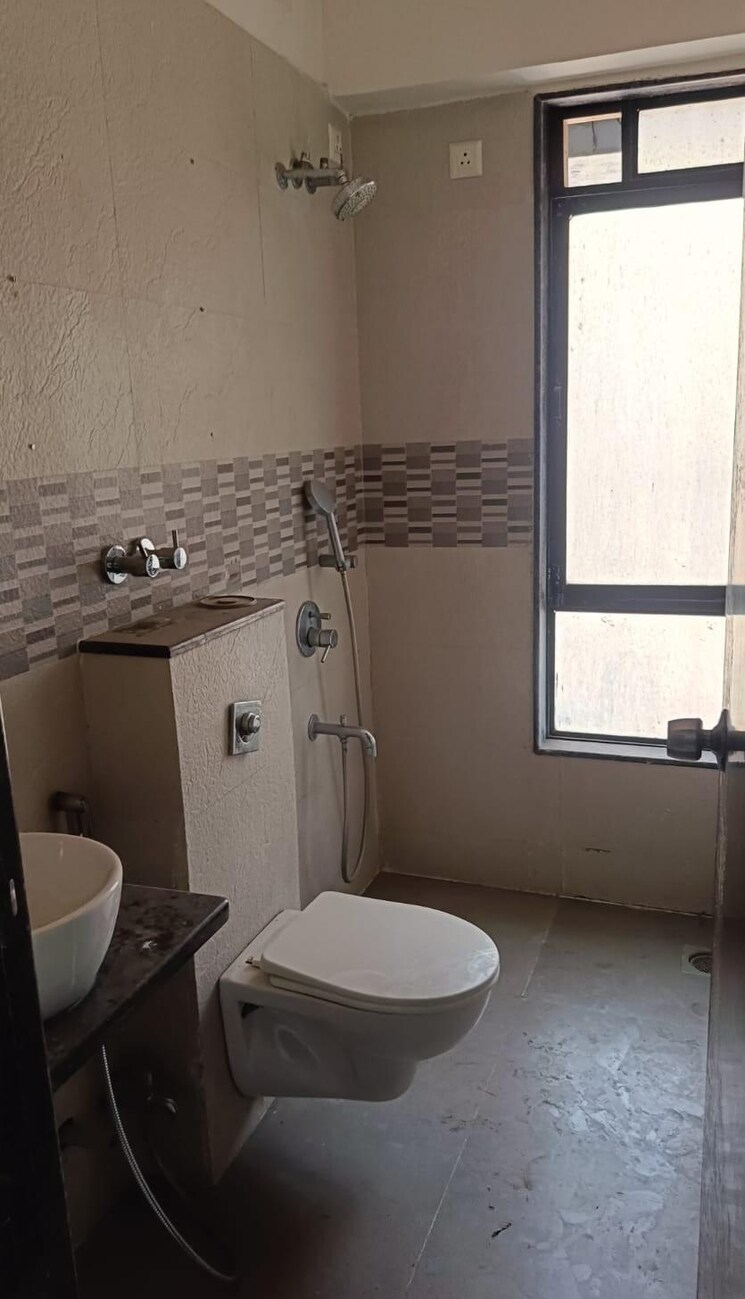 Bathroom, andheri west 3 Bedroom 1002 Sq.Ft. Apartment In Andheri West Mumbai 9549735