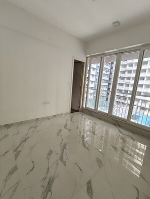 2 BHK Apartment For Sale in Ruparel Sky Green, Kandivali West