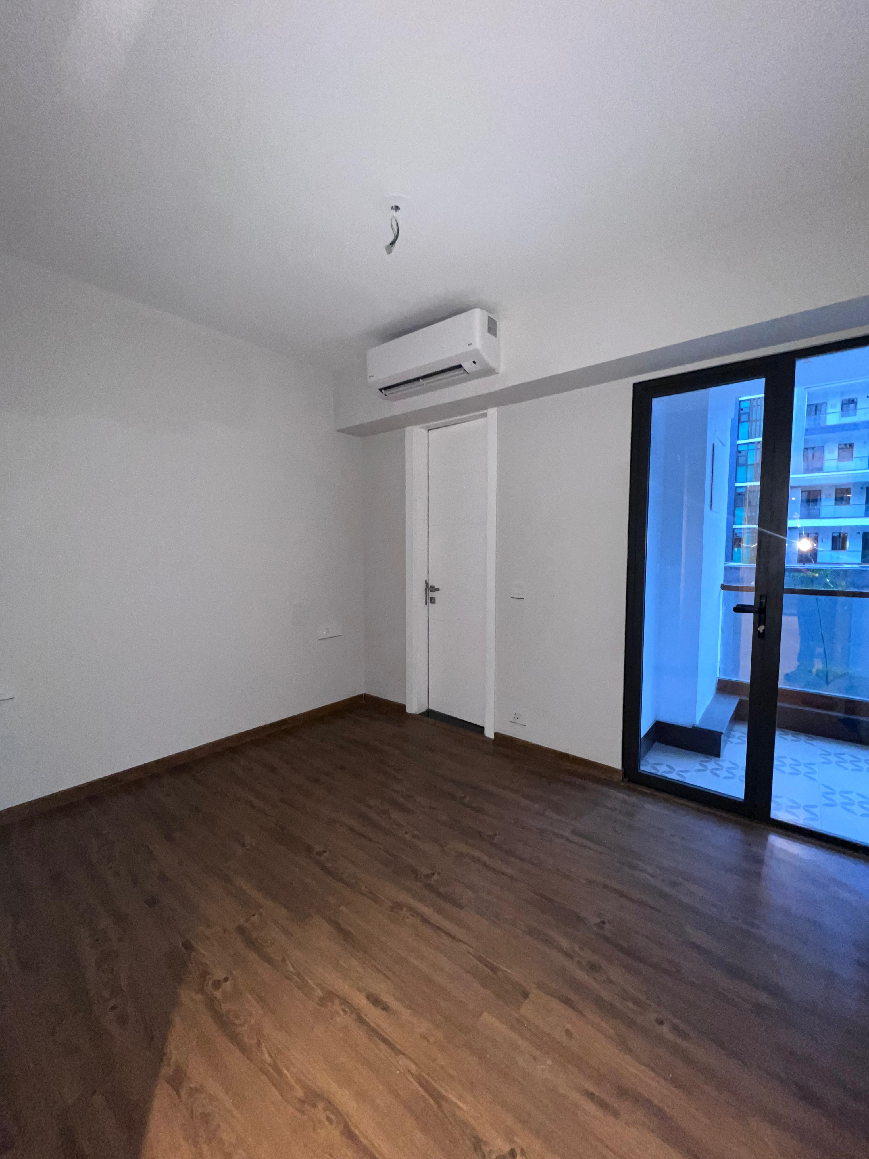 3 BHK + Servant Room 2350 Sq.Ft. Apartment in Milan CGHS