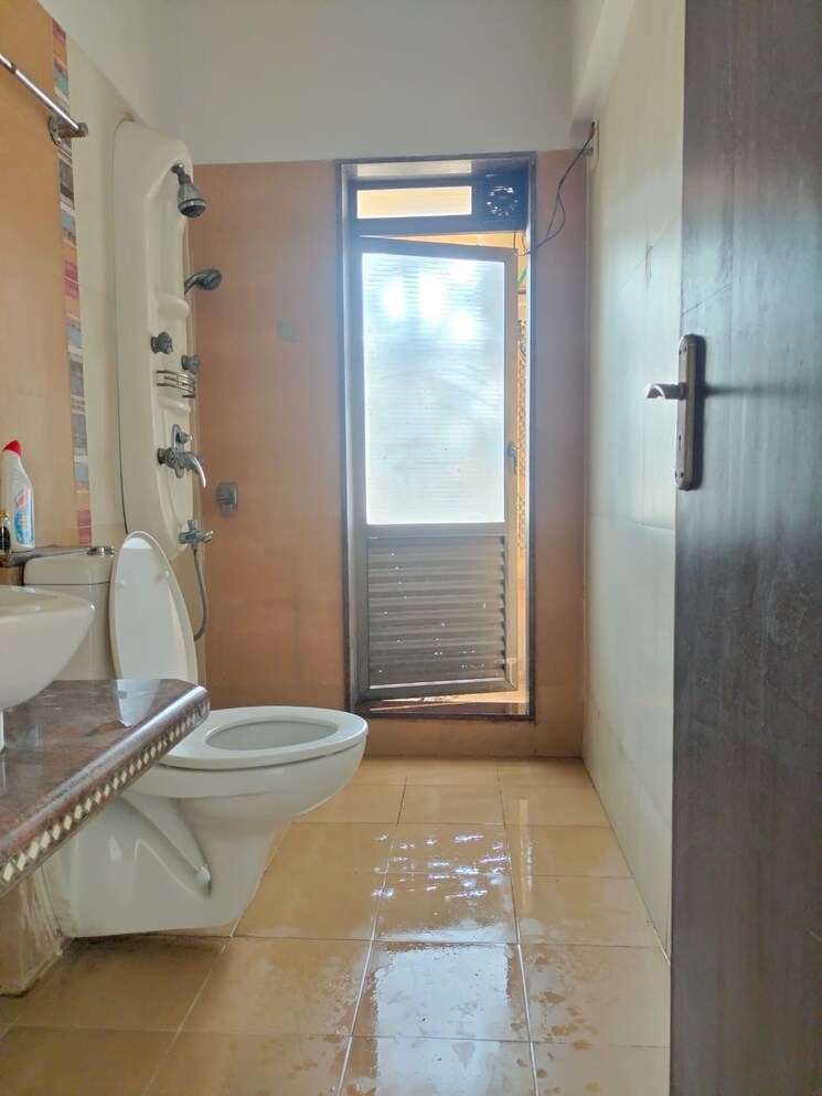 Bathroom, regency-towers 2 Bedroom 850 Sq.Ft. Apartment In Kavesar Thane 9549772