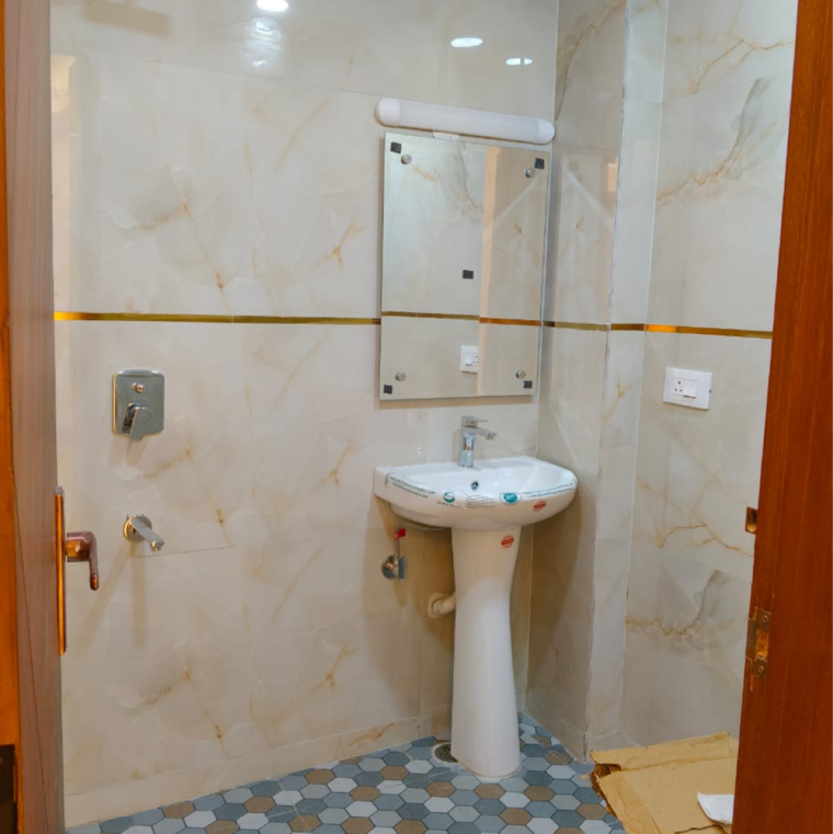 Bathroom, chattarpur 3 Bedroom 150 Sq.Ft. Builder Floor In Chattarpur Delhi 9549763