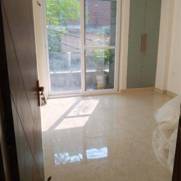 Room in 3 BHK Builder Floor at Chattarpur – for Rent