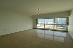 Room in 2.5 BHK Apartment at Godrej The Trees, Vikhroli East – for Rent