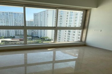Room in 2.5 BHK Apartment at Godrej The Trees, Vikhroli East – for Rent