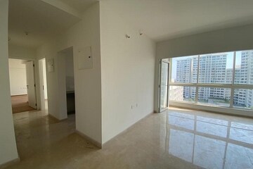 Room in 2.5 BHK Apartment at Godrej The Trees, Vikhroli East – for Rent