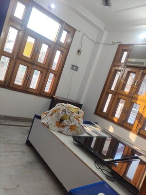 Furnished Amenities in 2 BHK Builder Floor at Dwarka Mor – for Rent