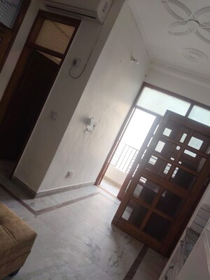 Furnished Amenities in 2 BHK Builder Floor at Dwarka Mor – for Rent