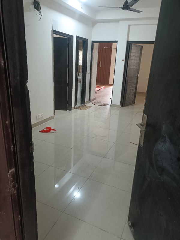 3 BHK + Extra Room Apartment For Rent in Ajnara Le Garden