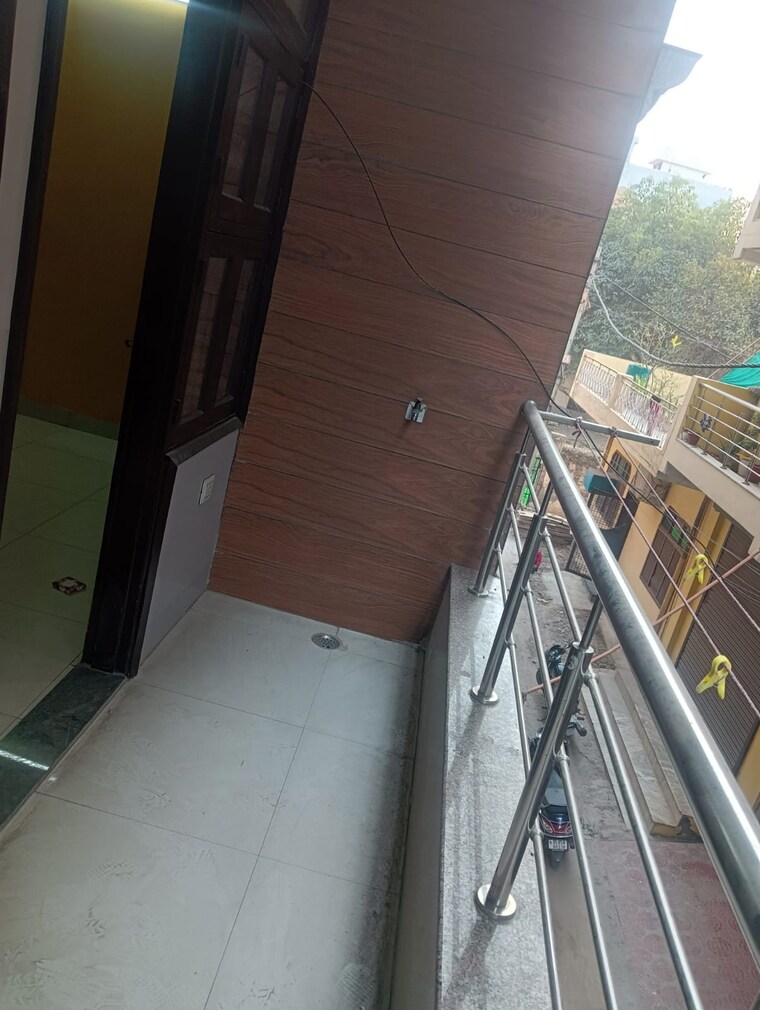 Balcony, dwarka mor 2 Bedroom 540 Sq.Yd. Builder Floor In Dwarka Mor Delhi 9549801