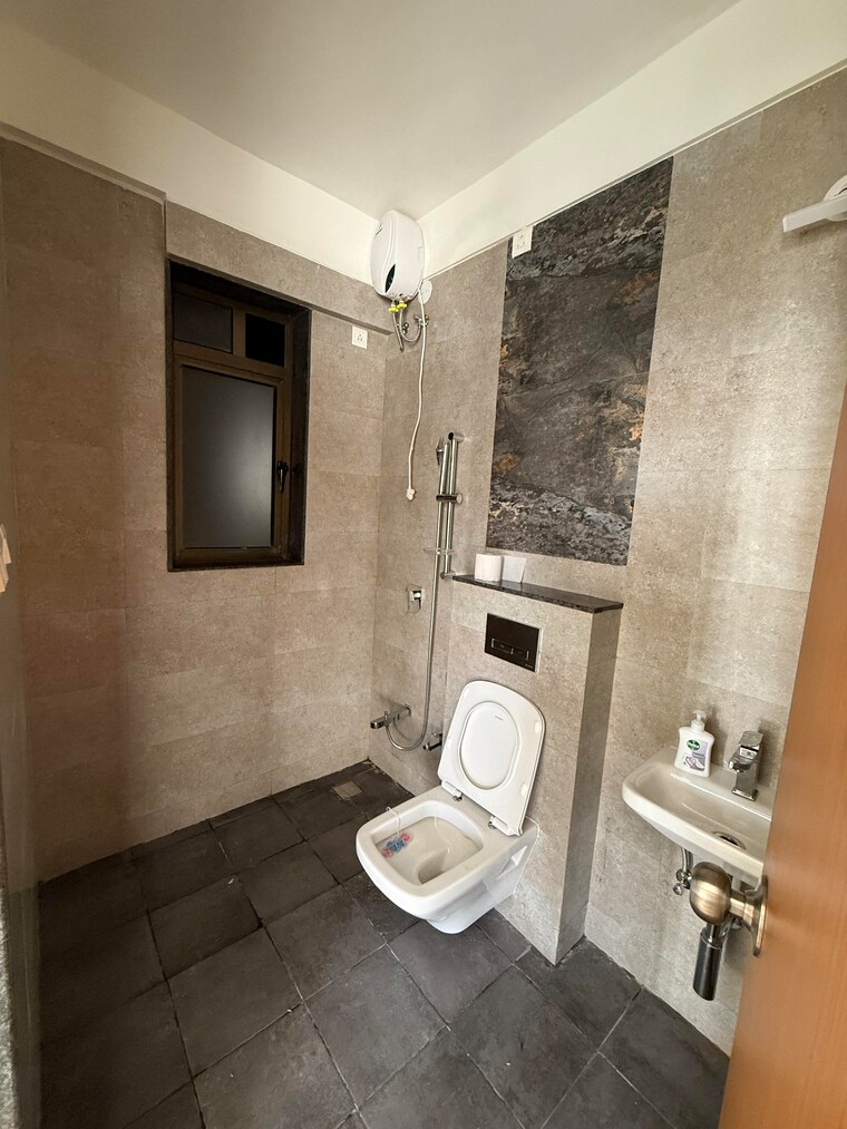 Bathroom, andheri west 2 Bedroom 790 Sq.Ft. Apartment In Andheri West Mumbai 9549799