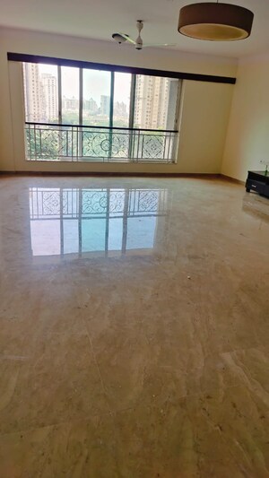 Room in 4 BHK Apartment at Hiranandani Gardens Octavius, Powai – for Rent