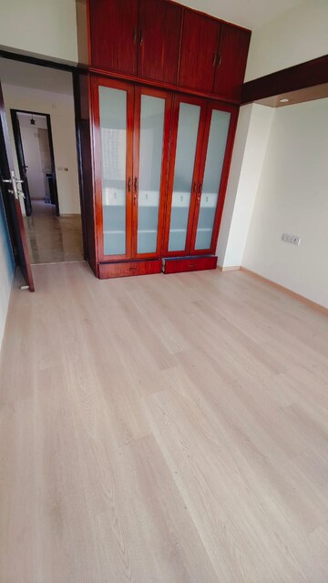 Room in 4 BHK Apartment at Hiranandani Gardens Octavius, Powai – for Rent