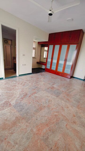 Room in 4 BHK Apartment at Hiranandani Gardens Octavius, Powai – for Rent