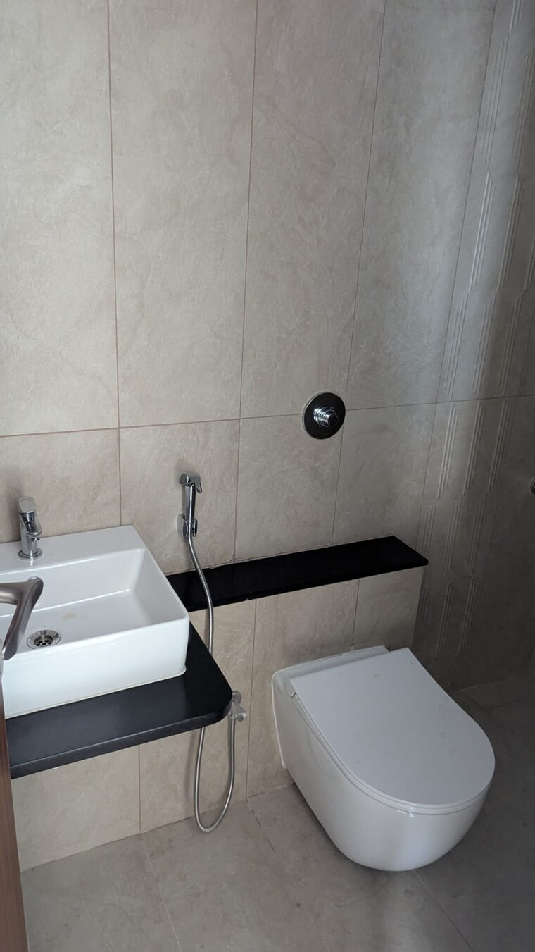 Bathroom, vj-yashwin-nuovo-centro 3 Bedroom 1200 Sq.Ft. Apartment In Wakad Pune 9549848