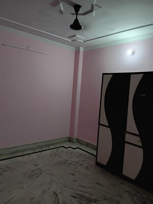 Room in 2 BHK Builder Floor at Nirman Vihar – for Rent