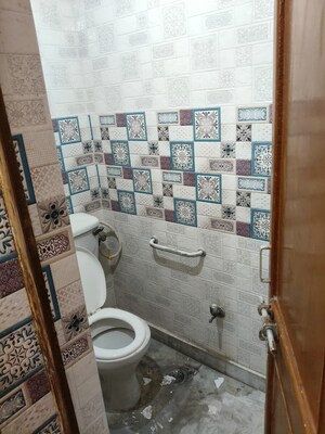 Bathroom in 2.5 BHK Apartment at Uma Cooperative Society, Mayur Vihar 1 – for Rent