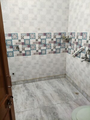 Attached Bathroom in 2.5 BHK Apartment at Uma Cooperative Society, Mayur Vihar 1 – for Rent