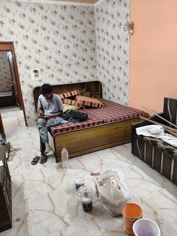 Bedroom in 2.5 BHK Apartment at Uma Cooperative Society, Mayur Vihar 1 – for Rent