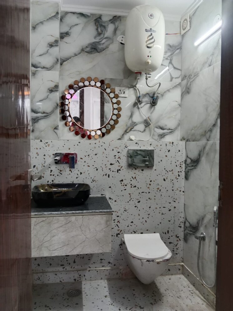 Bathroom, govindpuri 2 Bedroom 700 Sq.Ft. Builder Floor In Govindpuri Delhi 9549860
