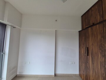 Room in 3 BHK Apartment at Kanakia Silicon Valley, Powai – for Rent