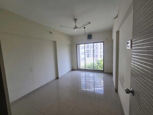Room in 2 BHK Apartment at DLH Sorrento, Veera Desai Road – for Rent