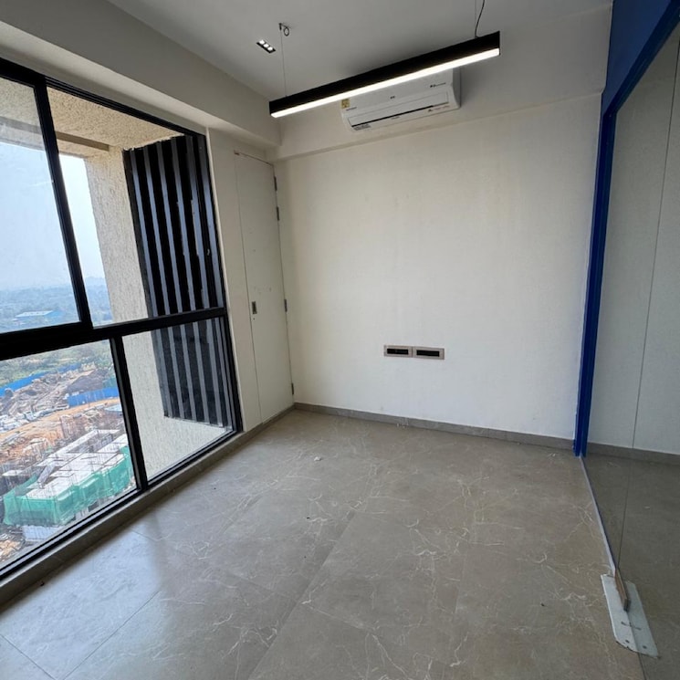 Room, lodha-signet-palava Commercial Office Space 300 Sq.Ft. In Kalyan Shilphata Road Thane 9549884