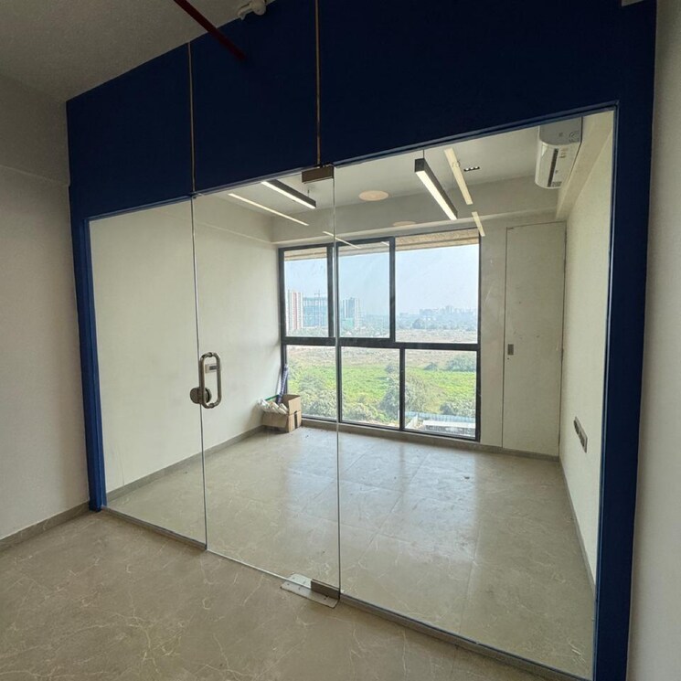 Room, lodha-signet-palava Commercial Office Space 300 Sq.Ft. In Kalyan Shilphata Road Thane 9549884