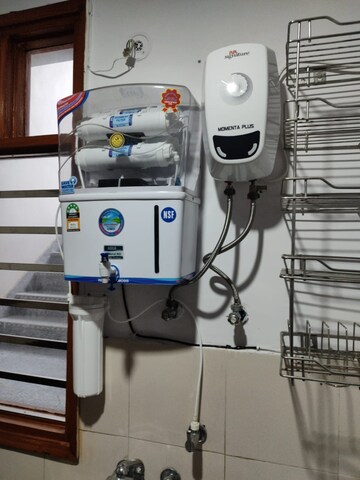 Master Bedroom in 2.5 BHK Builder Floor at Wave Prime Floors, Wave City – for Rent