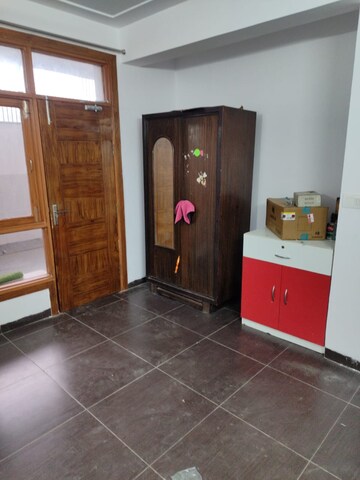 Room in 2.5 BHK Builder Floor at Wave Prime Floors, Wave City – for Rent