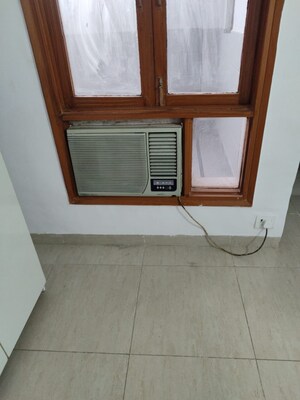 Room in 2.5 BHK Builder Floor at Wave Prime Floors, Wave City – for Rent