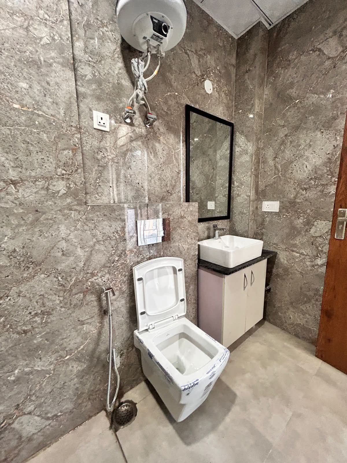 1 BHK Builder Floor For Rent in Chattarpur