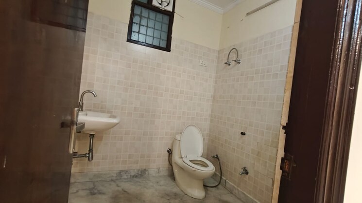 Bathroom, sector 40 2 Bedroom 100 Sq.Yd. Independent House In Sector 40 Gurgaon 9549905