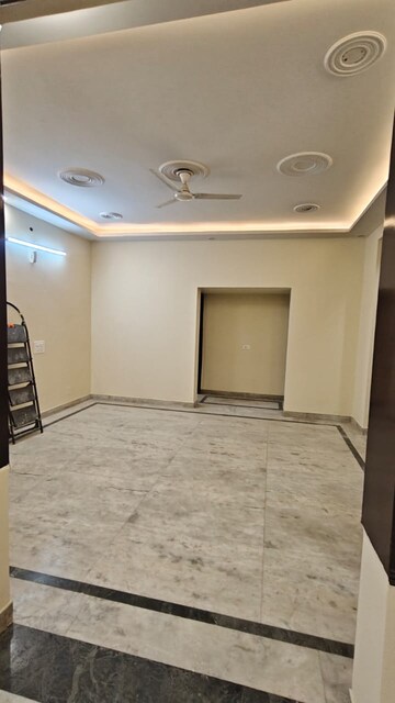 Room in 2 BHK Independent House at Sector 40 – for Sale