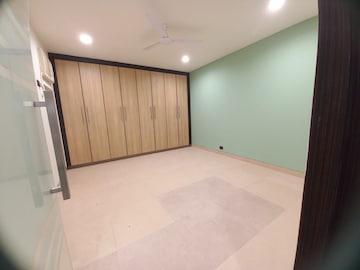 Room in  Office Space at New Marine Lines – for Rent