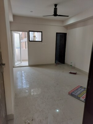 Room in 3.5 BHK Apartment at Unitech Uniworld Gardens, Sector 47 – for Sale