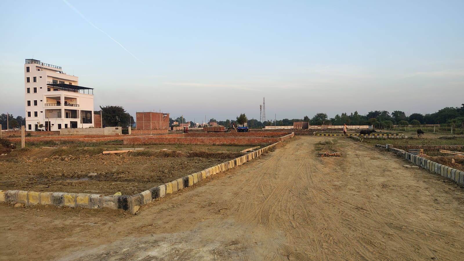 Plot For Sale in Mohanlalganj